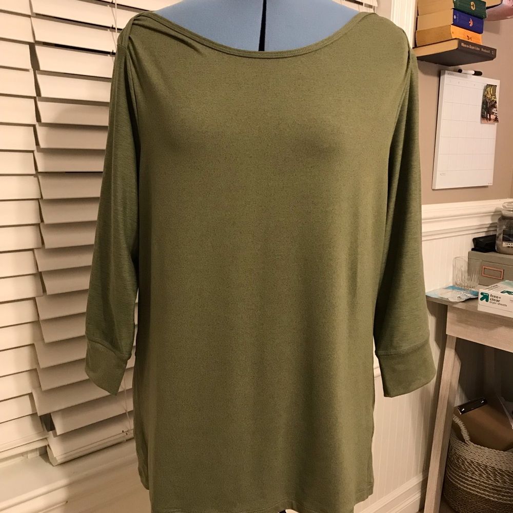 NWoT North Face Flash Dry shirt